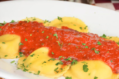 Ravioli-Marinara